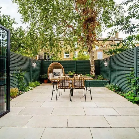 2 Bedroom Garden Flat